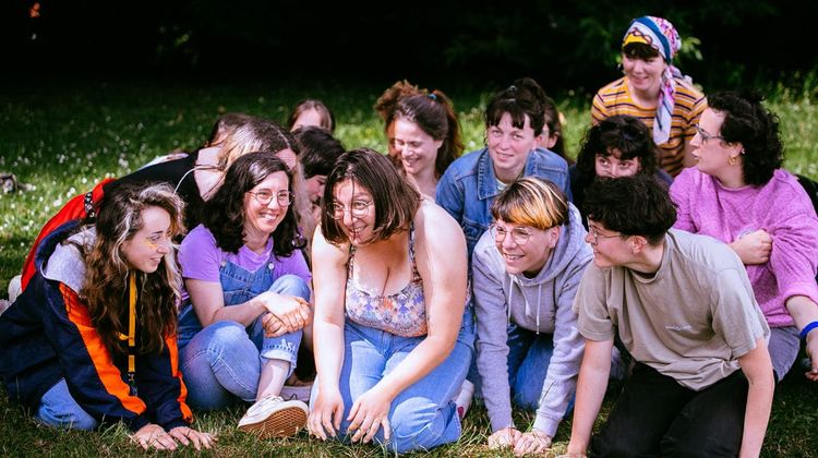 HÉBÉ! - Féminisme, social et fête à Mont-de-Marsan